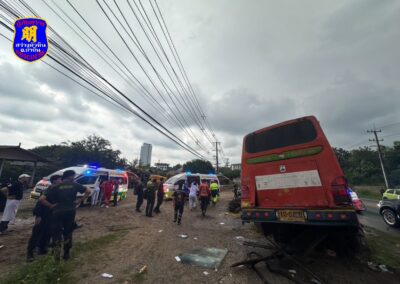 Eight students injured as bus crashes in Hua Hin