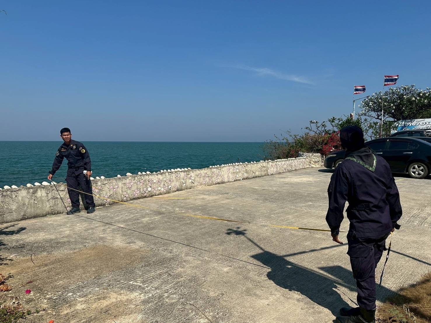 Task force inspects Khao Takiab restaurant over expired licence